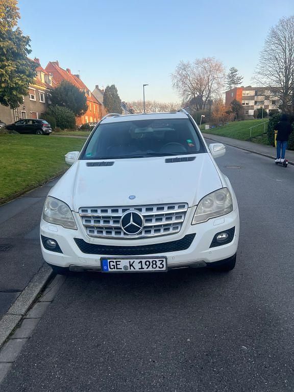 Gebraucht Mercedes ML320 224 PS (164 kW) 2008 Weiß SUV