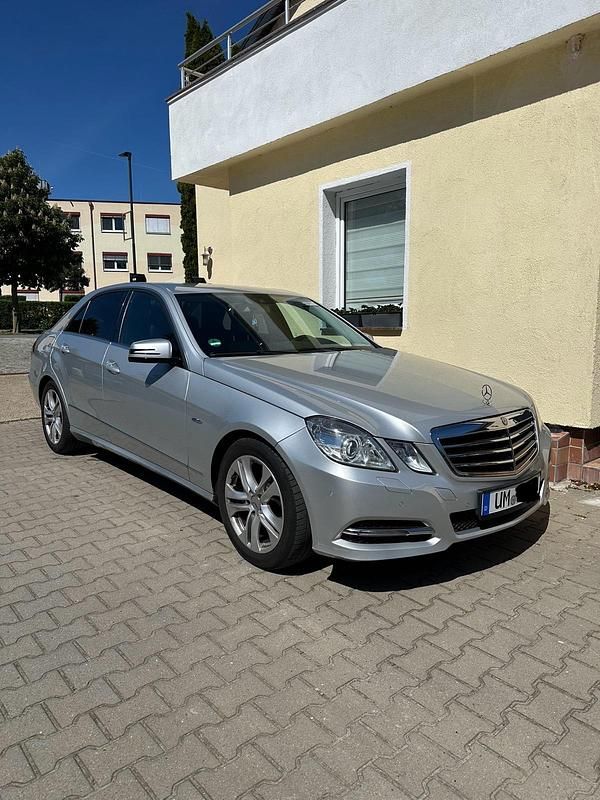 Gebraucht 2011 Mercedes E220 Avantgarde Limousine | 9.300 € (Superpreis) - Bild 1/4