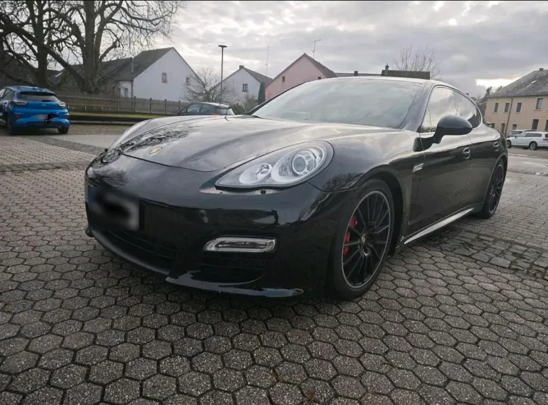 Gebraucht Porsche Panamera Turbo 550 PS (404 kW) 2011 Schwarz Kleinwagen