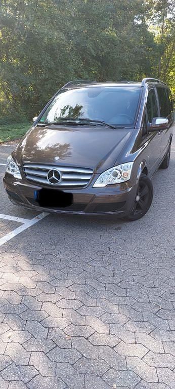 Braun Gebraucht 2012 Mercedes Viano Edition Van / Kleinbus | 24.500 € (Fairer Preis) - Bild 1/4