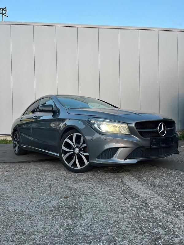 Grau Gebraucht 2013 Mercedes CLA220 Limousine | 12.999 € (Guter Preis) - Bild 1/4