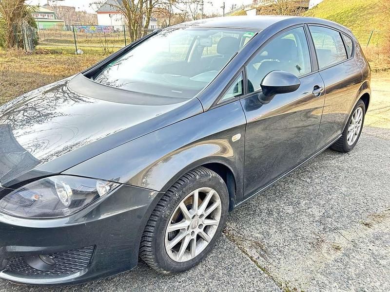 Gebraucht Seat Leon Stylance 105 PS (77 kW) 2011 "track" grau Kleinwagen