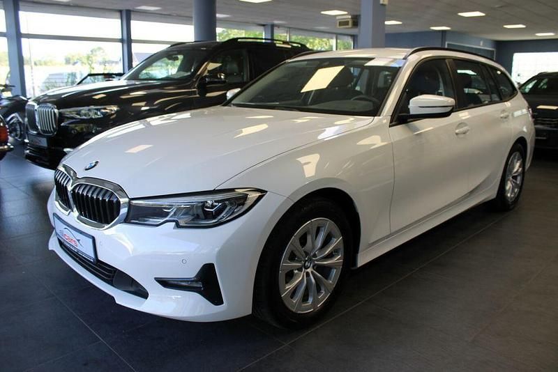 Gebraucht BMW 320 Advantage 190 PS (139 kW) 2022 Alpinweiß uni Kombi