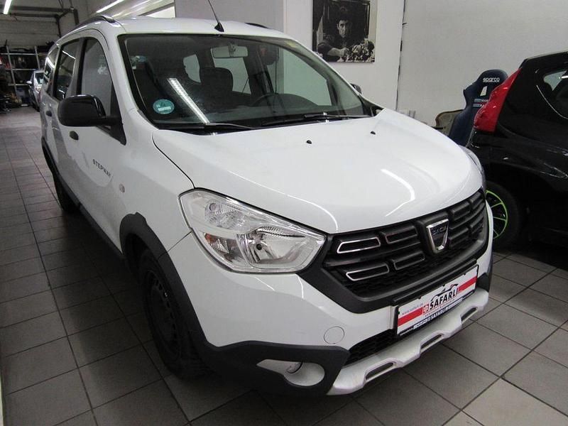 Gebraucht Dacia Lodgy Stepway 102 PS (75 kW) 2020 Weiß Van / Kleinbus