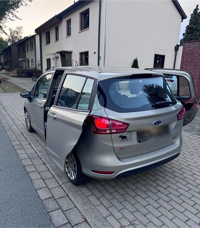 Beige Gebraucht 2015 Ford B-MAX Van / Kleinbus | 7.300 € (Superpreis) - Bild 1/4