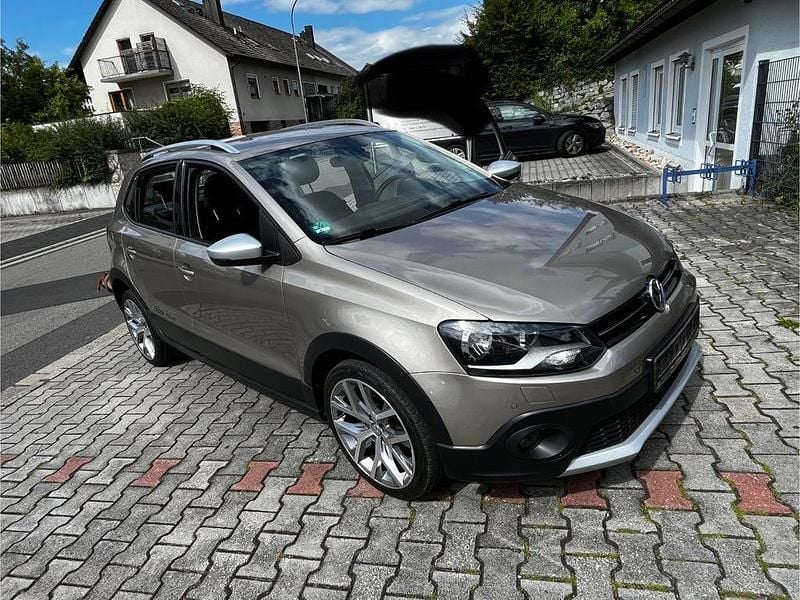 Gold Gebraucht 2015 VW Polo Cross Kleinwagen | 10.500 € (Fairer Preis) - Bild 1/4