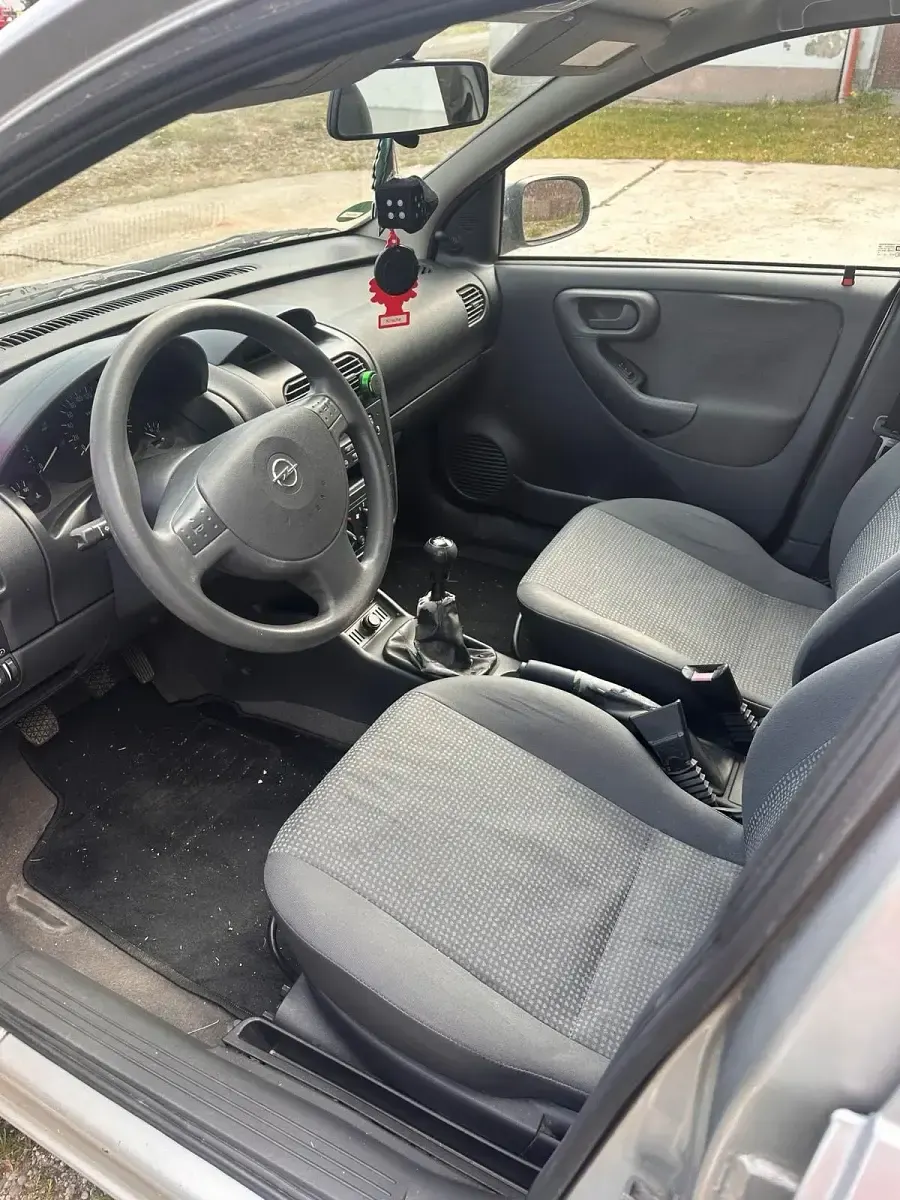 Usata Opel Corsa 65 CV (47 kW) 2004 Grigio Utilitaria