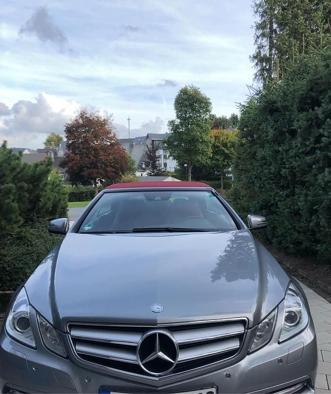 Rot Gebraucht 2012 Mercedes E220 Cabrio | 15.000 € (Etwas zu teuer) - Bild 1/4