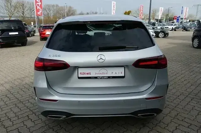 Gebraucht Mercedes B200 AMG line 177 PS (130 kW) 2024 Silber Kleinwagen