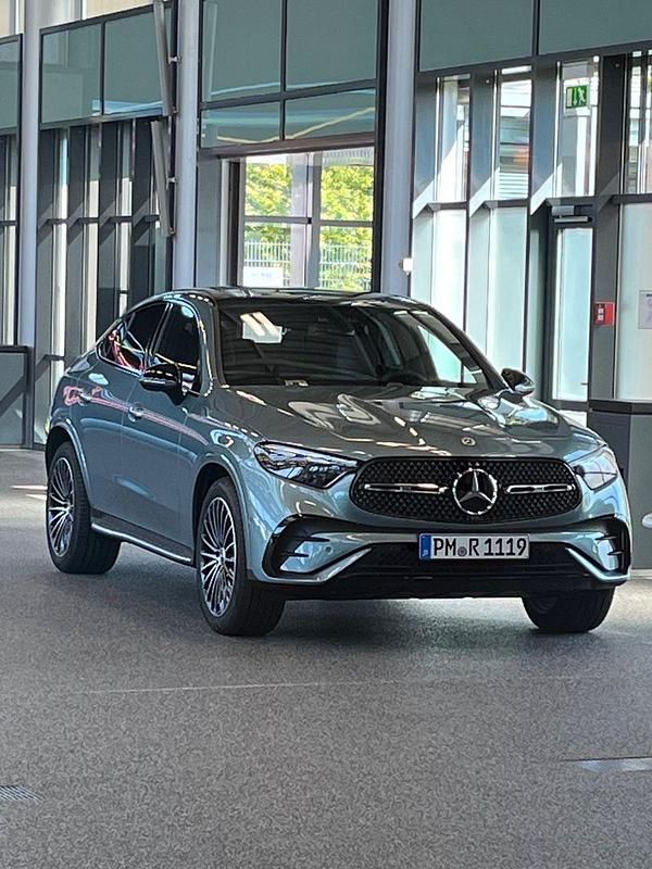 Silber Gebraucht 2025 Mercedes GLC300 Coupé | 75.990 € (Fairer Preis) - Bild 1/4