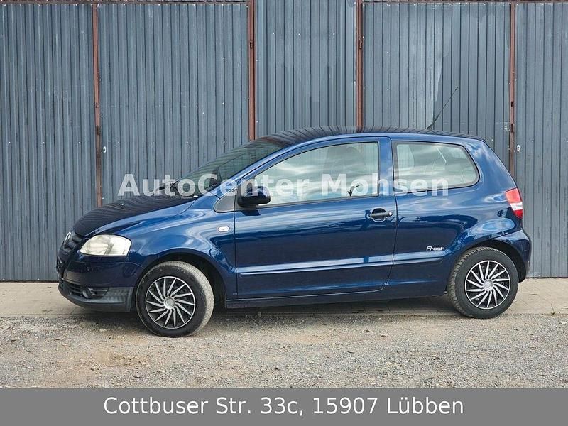 Gebraucht VW Fox 54 PS (39 kW) 2009 Blau Kleinwagen