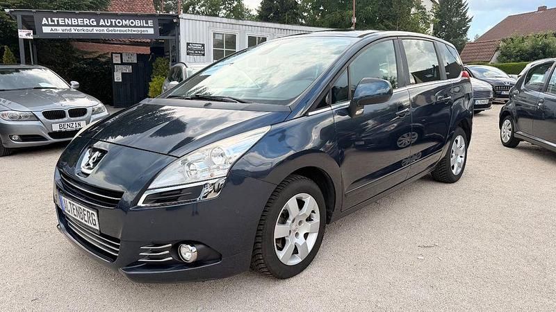 Grau Gebraucht 2013 Peugeot 5008 Business-Line Van / Kleinbus | 5.599 € (Fairer Preis) - Bild 1/4
