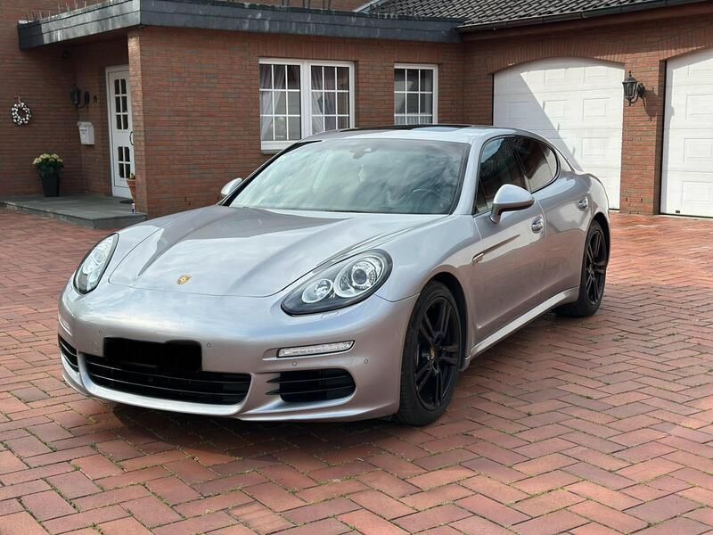 Silber Gebraucht 2015 Porsche Panamera Edition Limousine | 28.500 € (Superpreis) - Bild 1/4