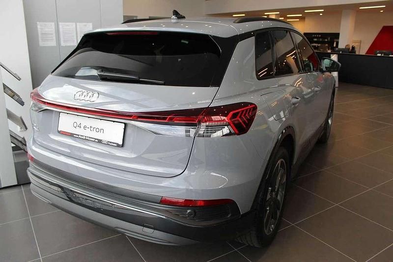 Gebraucht Audi Q4 e-tron S-Line 150 kW (204 PS) 2023 Kieselgrau SUV