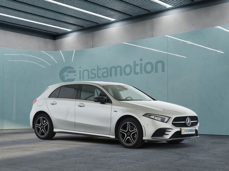 Silber Gebraucht 2021 Mercedes A250 AMG Limousine | 30.499 € (Etwas zu teuer) - Bild 1/4