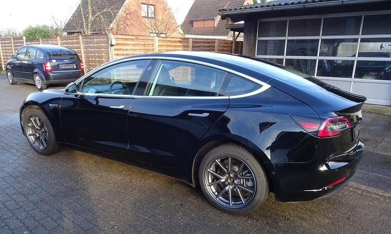 Gebraucht Tesla Model 3 152 kW (208 PS) 2020 Solid black Limousine