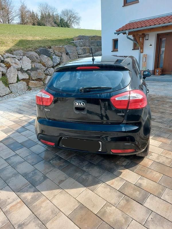 Gebraucht Kia Rio 86 PS (63 kW) 2012 Schwarz Kleinwagen