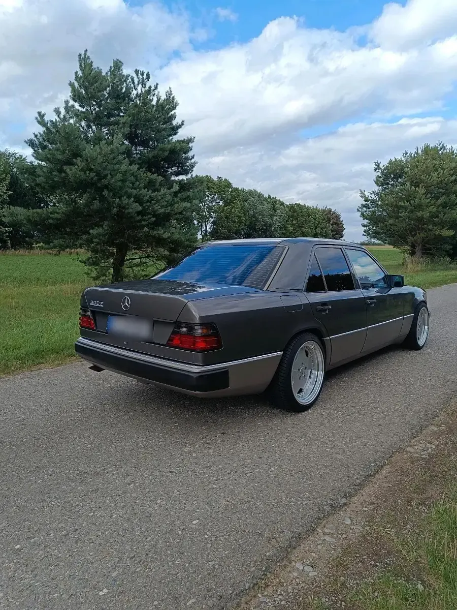 Gebraucht Mercedes E300 180 PS (132 kW) 1990 Grau Limousine