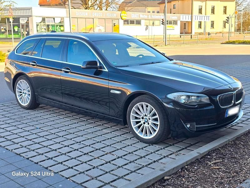 Gebraucht BMW 520 184 PS (135 kW) 2011 Schwarz Kombi