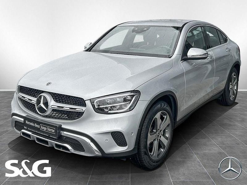 Iridiumsilber metallic Gebraucht 2020 Mercedes GLC200 SUV | 41.477 € (Etwas zu teuer) - Bild 1/4