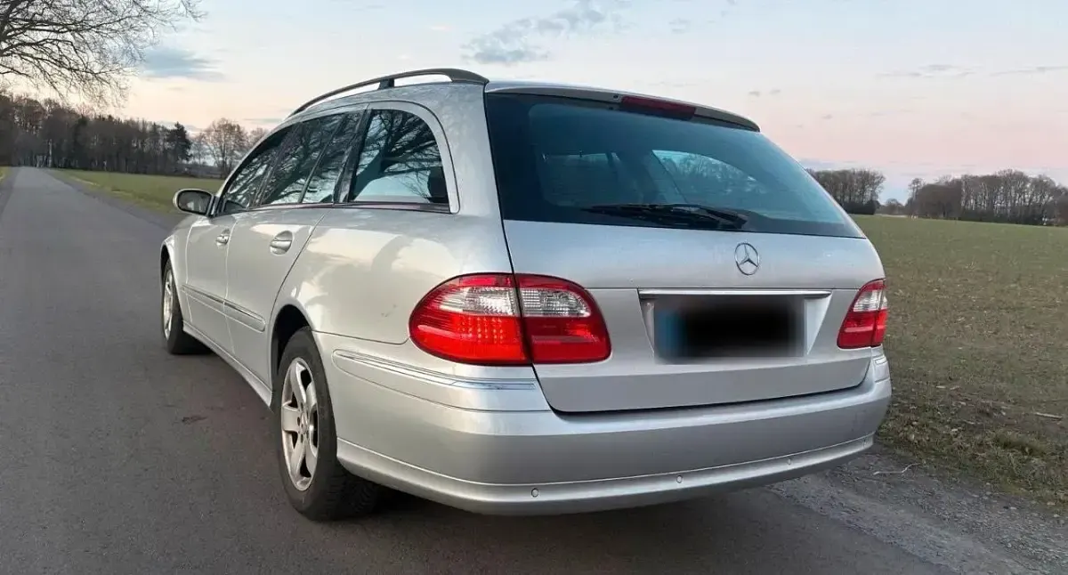 Używany Mercedes E280 177 KM (130 kW) 2004 Szary Kombi