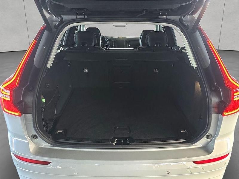 Gebraucht Volvo XC60 Core 250 PS (183 kW) 2024 Grau SUV
