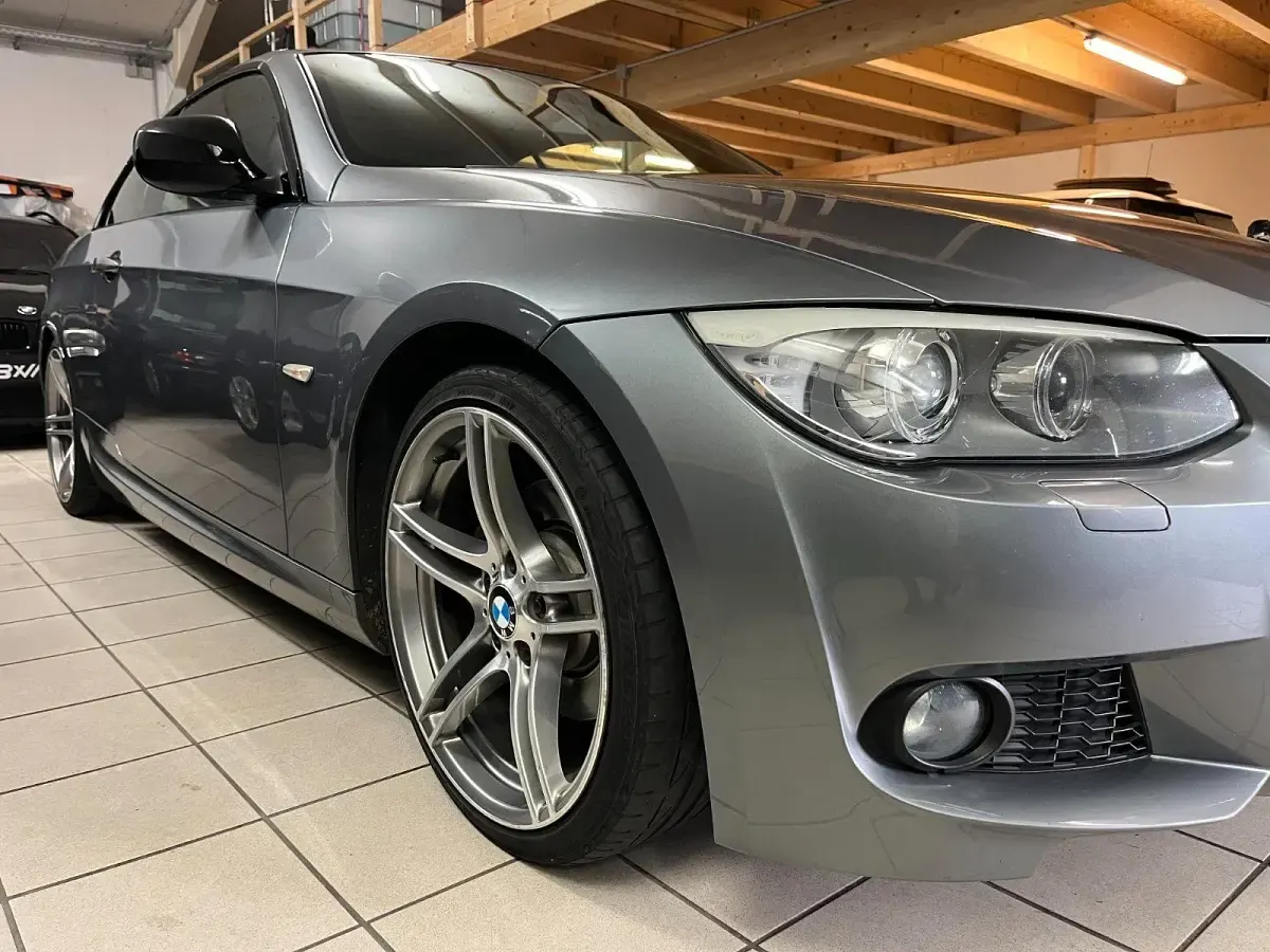 Gebraucht BMW 330 Cabriolet Comfort Edition 245 PS (180 kW) 2013 Grau Cabrio