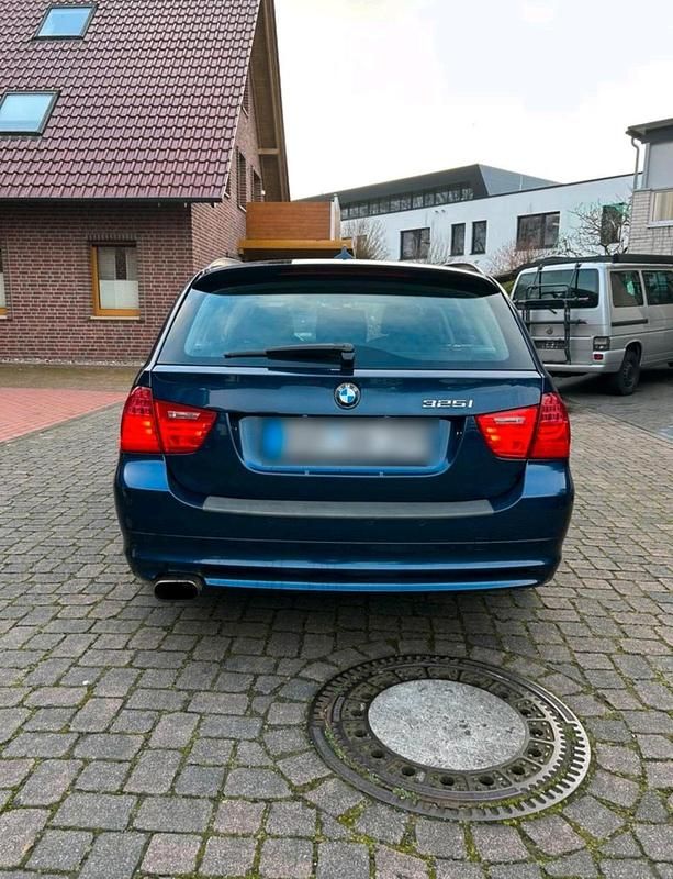 Second-hand BMW 525 218 CP (160 kW) 2010 Albastru Break