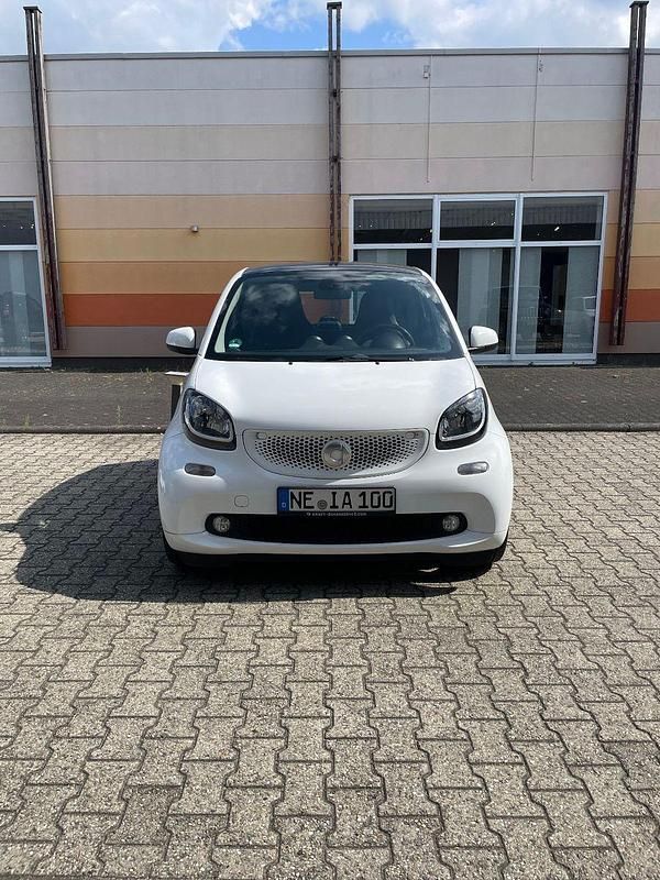 Weiß Gebraucht 2016 Smart ForTwo Coupé Coupé | 11.999 € (Fairer Preis) - Bild 1/4