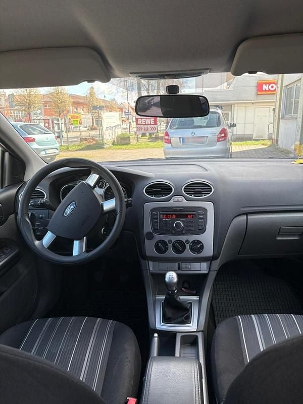 Usata Ford Focus 101 CV (74 kW) 2010 Blu Station wagon