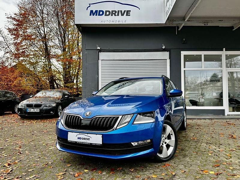 Blau Gebraucht 2018 Skoda Octavia Clever Kombi | 17.290 € (Fairer Preis) - Bild 1/4