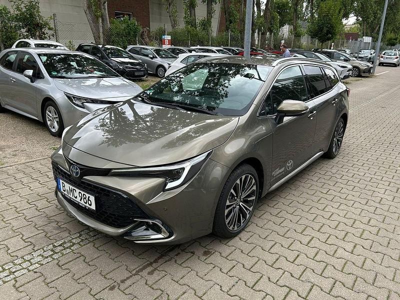 Gebraucht Toyota Corolla Team 140 PS (102 kW) 2024 Grau Kombi