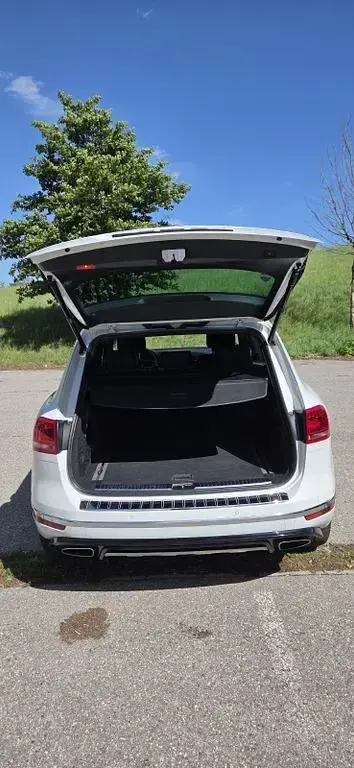 Gebraucht VW Touareg 262 PS (192 kW) 2015 Weiß SUV
