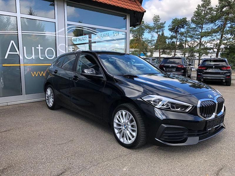 Schwarz Gebraucht 2023 BMW 120 Advantage Kleinwagen | 24.990 € (Fairer Preis) - Bild 1/4