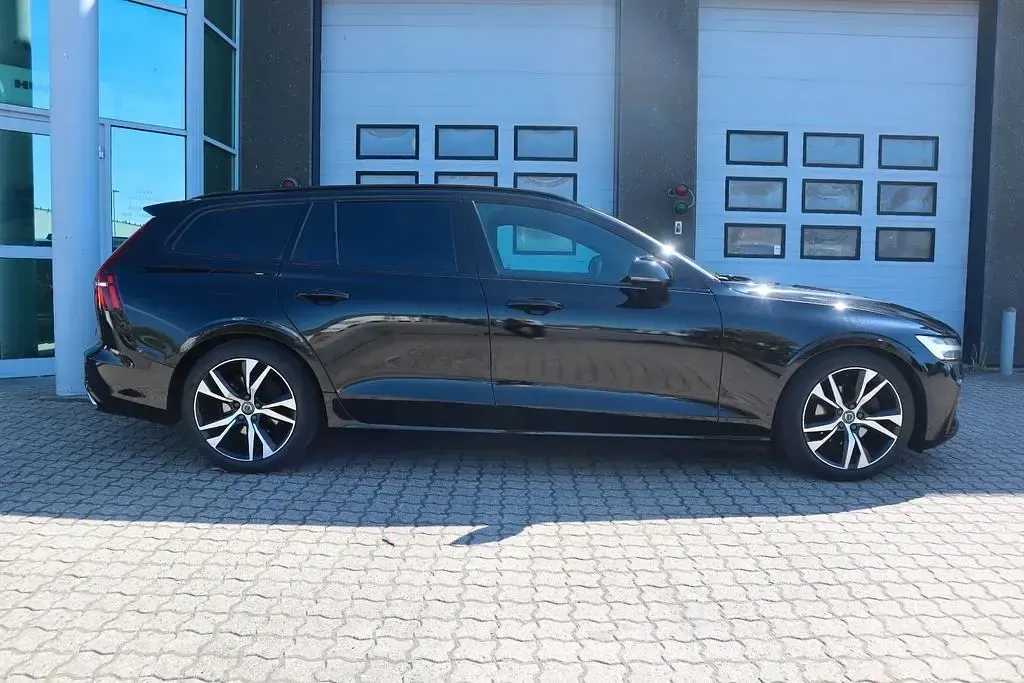 Gebraucht Volvo V60 R-Design 190 PS (139 kW) 2019 Schwarz Kombi
