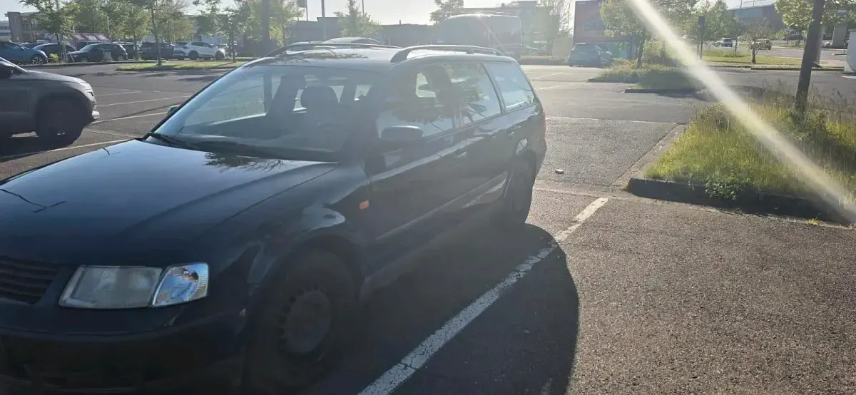 Gebraucht VW Passat 101 PS (74 kW) 1998 Blau Kombi