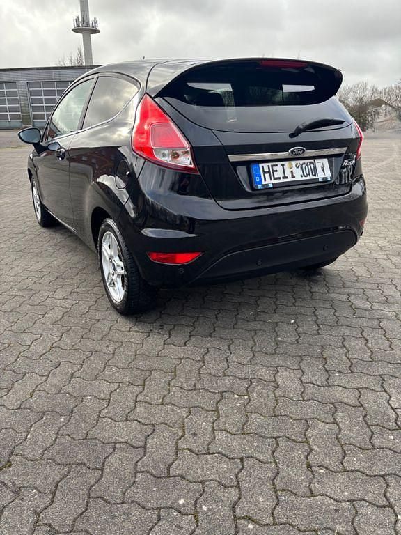 Gebraucht Ford Fiesta 95 PS (69 kW) 2013 Schwarz Kleinwagen