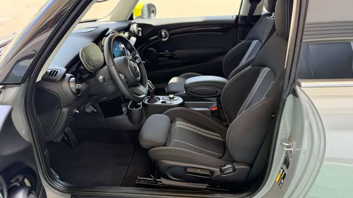 Gebraucht Mini Cooper SE Essential 135 kW (184 PS) 2022 Moonwalk grey Kleinwagen