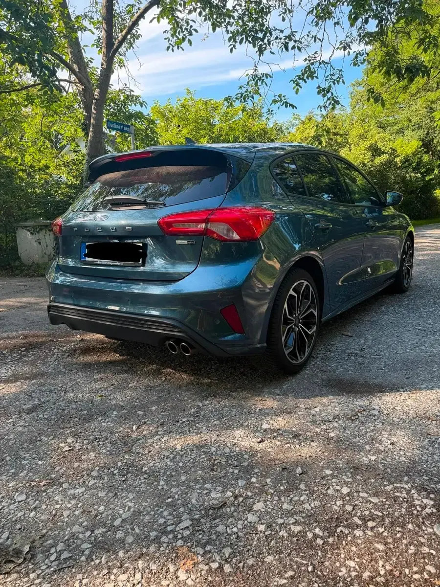 Gebraucht Ford Focus ST-Line X 155 PS (114 kW) 2022 Blau Limousine