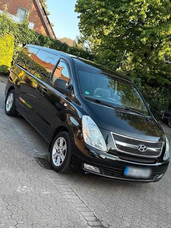 Schwarz Gebraucht 2010 Hyundai H-1 Van / Kleinbus | 7.990 € (Fairer Preis) - Bild 1/4