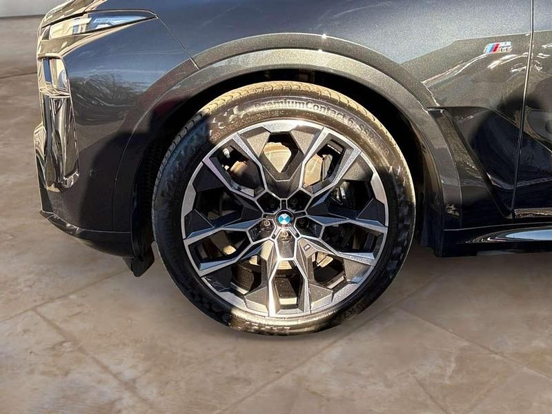 Gebraucht BMW X7 M Sport 352 PS (258 kW) 2023 Black sapphire metallic SUV