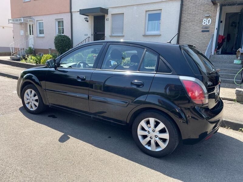 Schwarz Gebraucht 2009 Kia Rio Spirit Limousine | 2.000 € (Teuer) - Bild 1/4