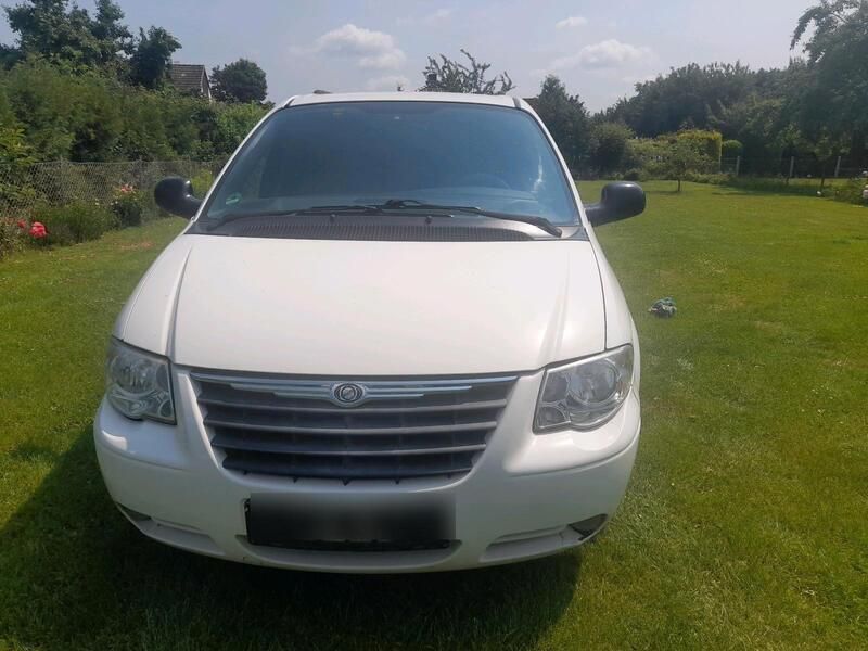 Weiß Gebraucht 2006 Chrysler Voyager Van / Kleinbus | 1.499 € (Fairer Preis) - Bild 1/4