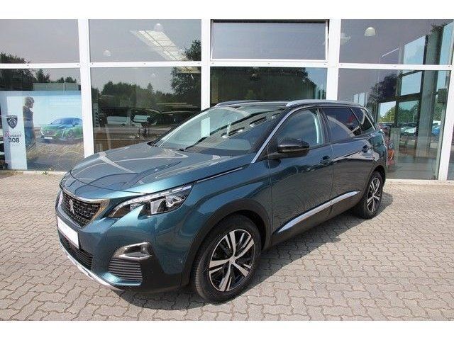 Smaragd grün Gebraucht 2018 Peugeot 5008 Allure Van / Kleinbus | 21.960 € (Teuer) - Bild 1/4