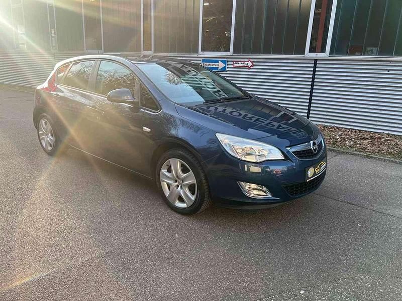 Gebraucht Opel Astra Design Edition 120 PS (88 kW) 2011 Ozean blau (p2) Kleinwagen