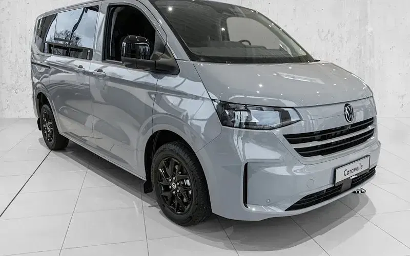 Neu VW Caravelle Life 150 PS (110 kW) 2026 Grau Van