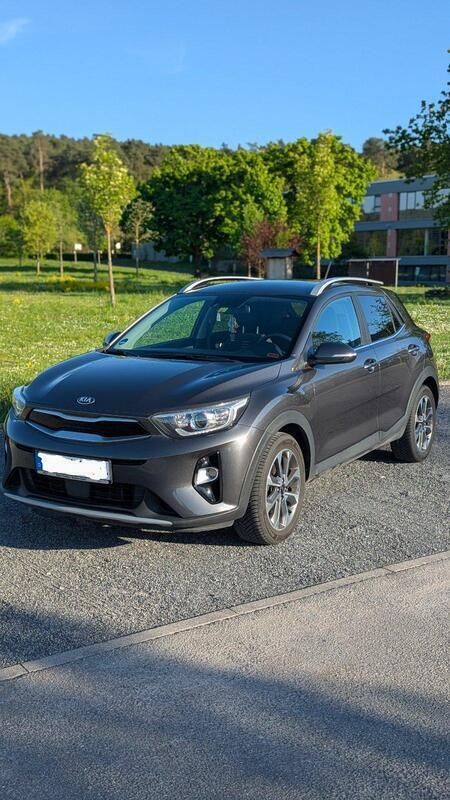Grau Gebraucht 2020 Kia Stonic SUV | 12.499 € (Guter Preis) - Bild 1/4