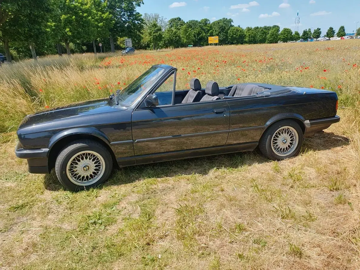 Gebraucht BMW 320 150 PS (110 kW) 1990 Schwarz Limousine