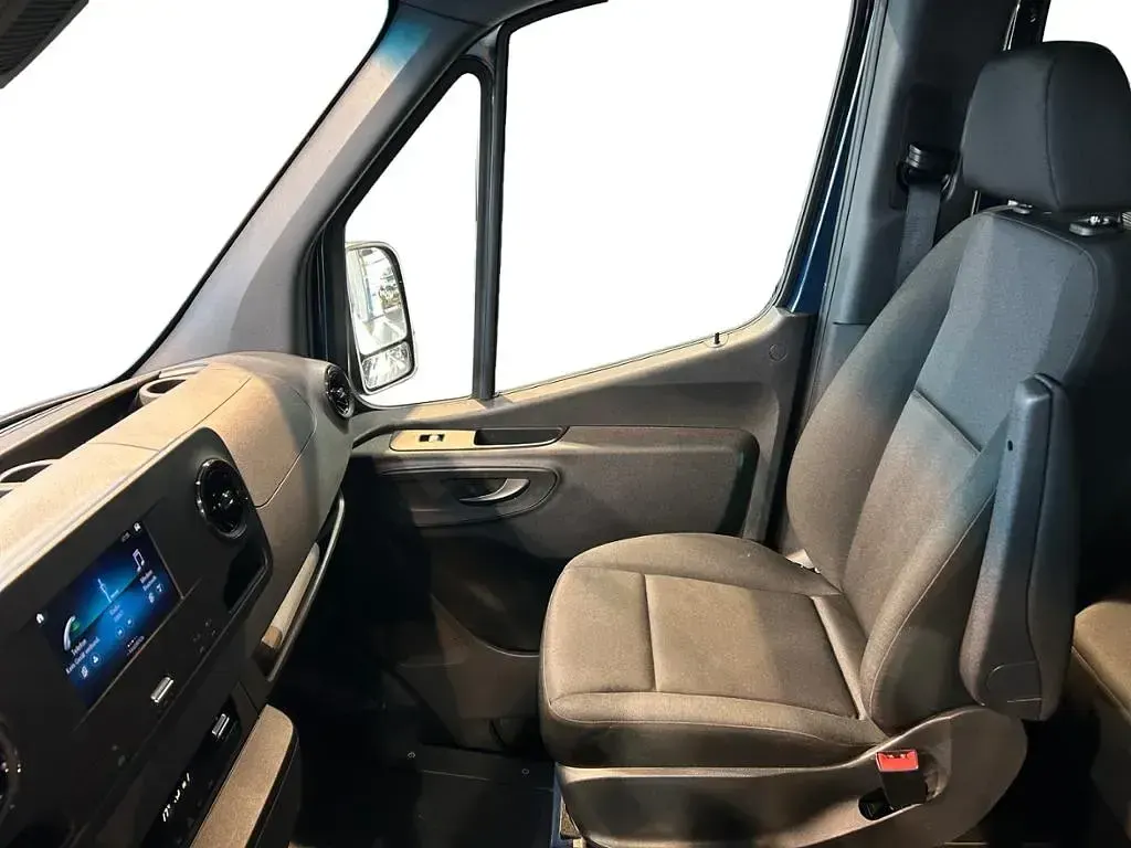 Używany Mercedes Sprinter 150 KM (110 kW) 2022 Niebieski Van