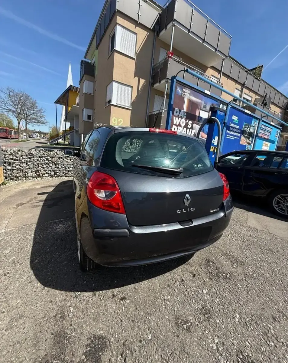 Gebraucht Renault Clio 75 PS (55 kW) 2005 Grau Kleinwagen